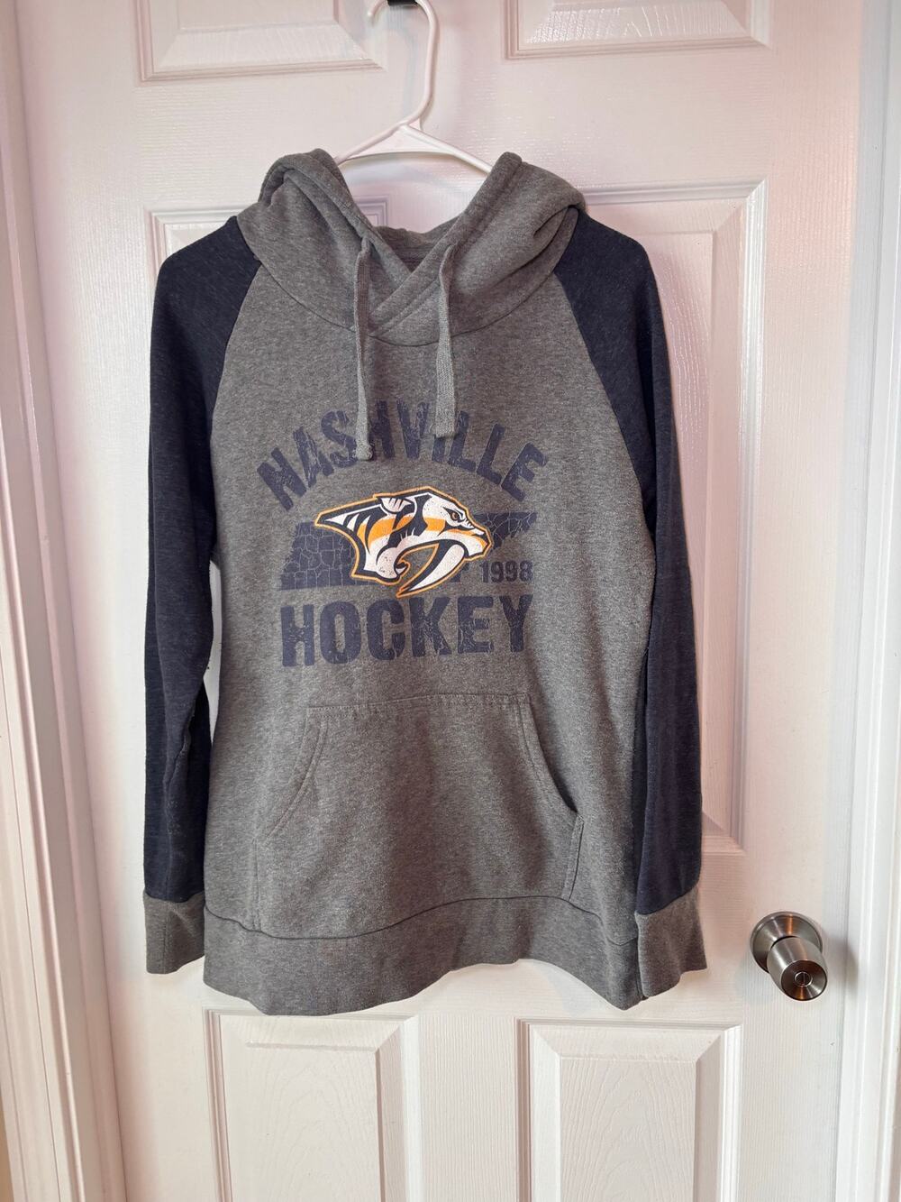 Fanatics Nashville Predators Hockey Hoodie Women’s Large Gray Navy NHL